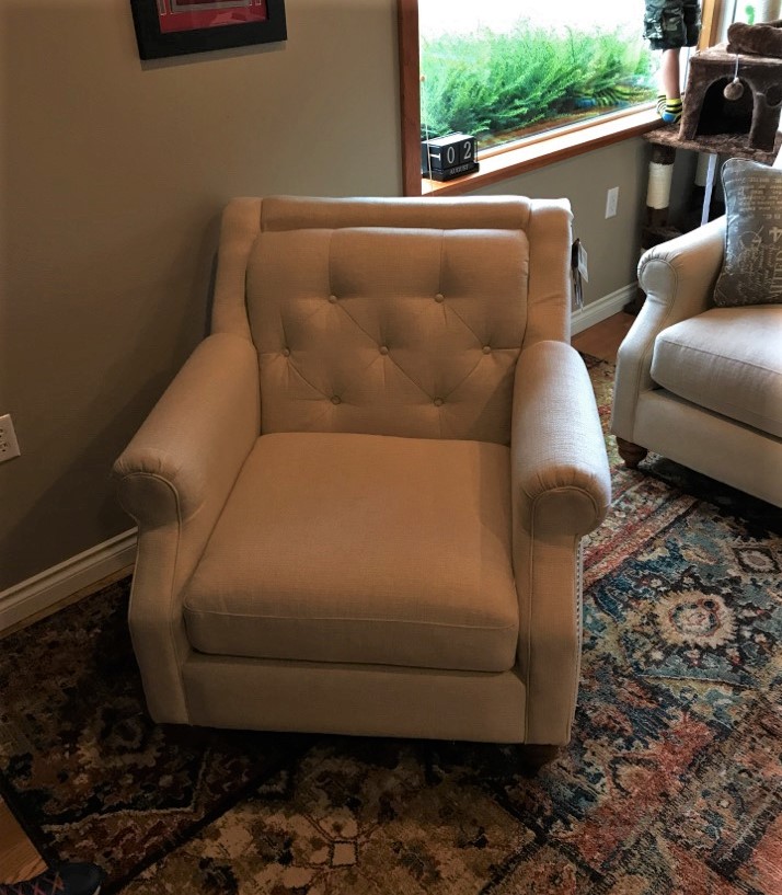 Transmotion Delivery Assembly Installation Relocation of aAberdeen Premier Sofa Chair in Enumclaw, WA Washington California Indiana Illinois Wisconsin Michigan Chill Relax Home Furniture Lazboy La-Z-Boy comfy comfort