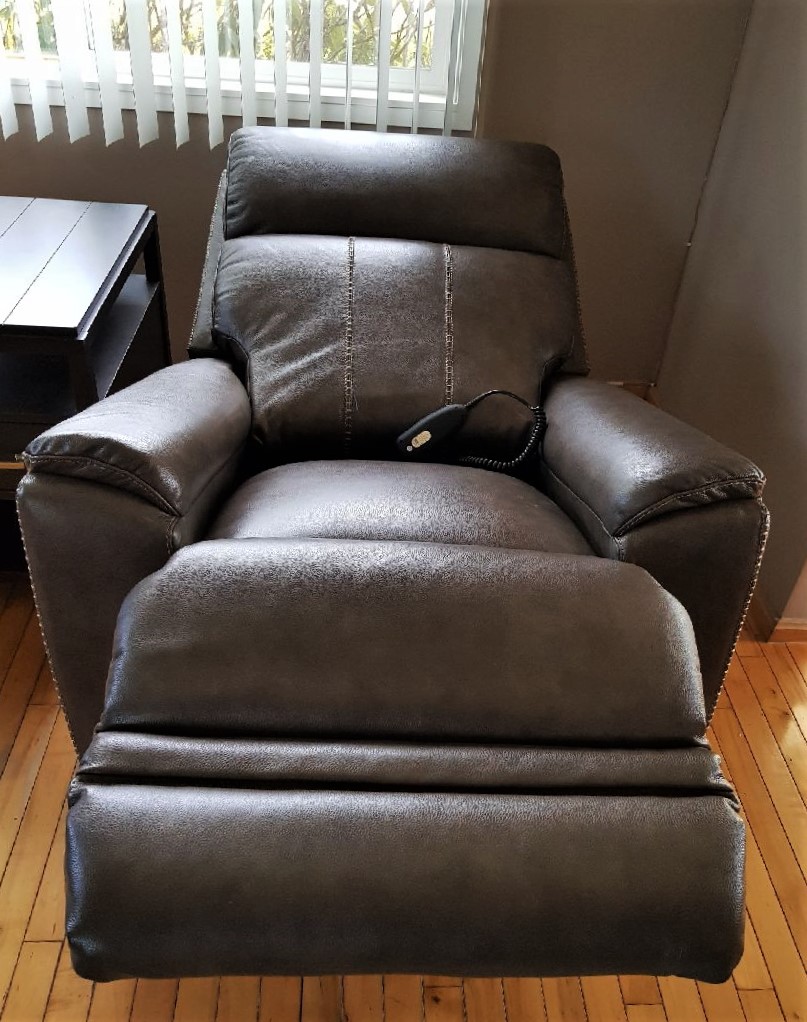 Transmotion Delivery Assembly Installation Relocation of a La-Z-Boy Talladega Collection Set Port Angeles WA Washington California Michigan Wisconsin Indiana Illinois Relax Home Furniture America Recliner Power Friends Family