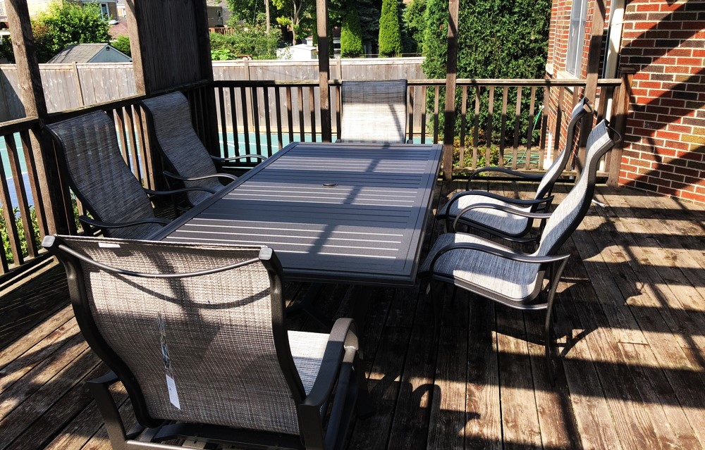 Delivery Installation Of A Patio Furniture Set In Chicago Il